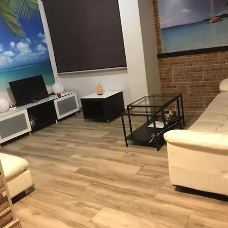 Precioso Apartamento 3 Habitaciones. Con Patio. Camas Bagian luar foto