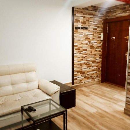Precioso Apartamento 3 Habitaciones. Con Patio. Camas Bagian luar foto