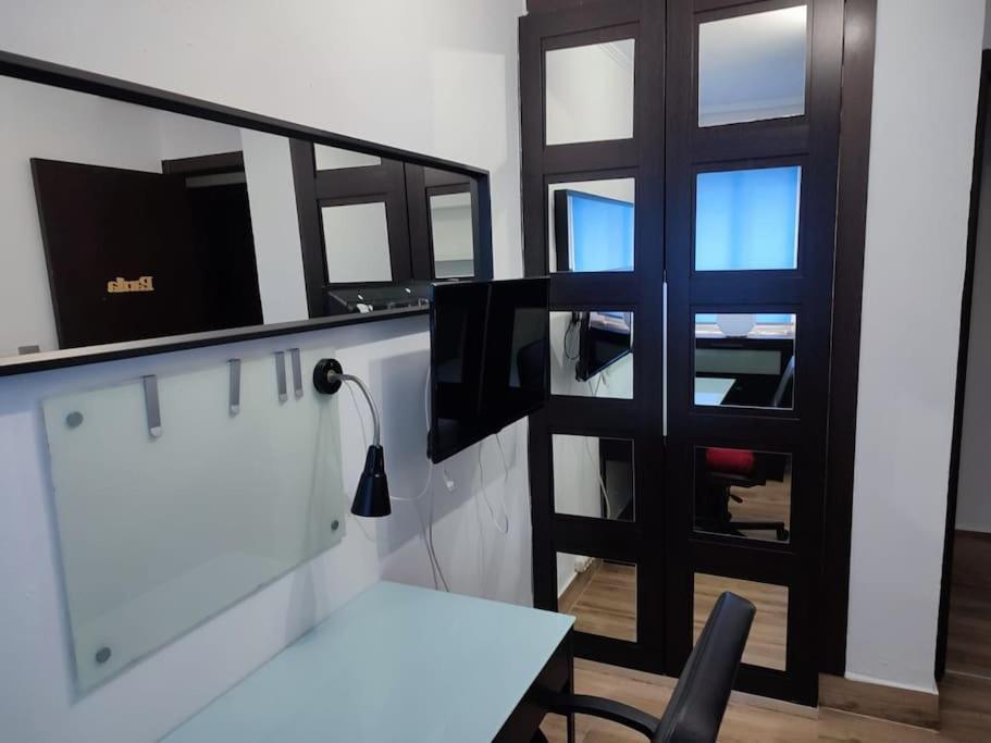 Precioso Apartamento 3 Habitaciones. Con Patio. Camas Bagian luar foto