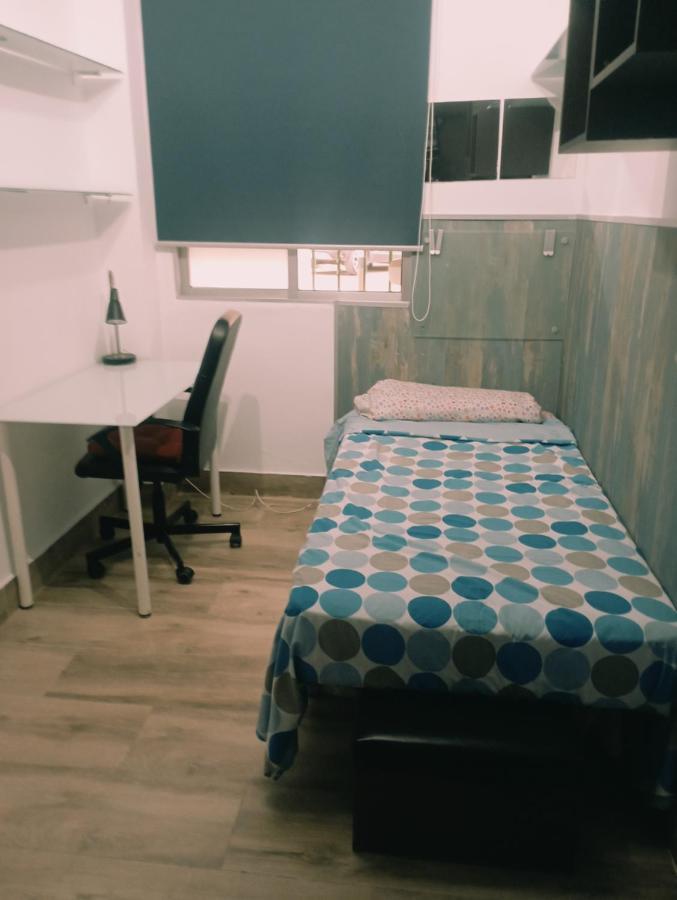 Precioso Apartamento 3 Habitaciones. Con Patio. Camas Bagian luar foto